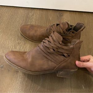 Brown Booties- perfect for fall! Great condition!
